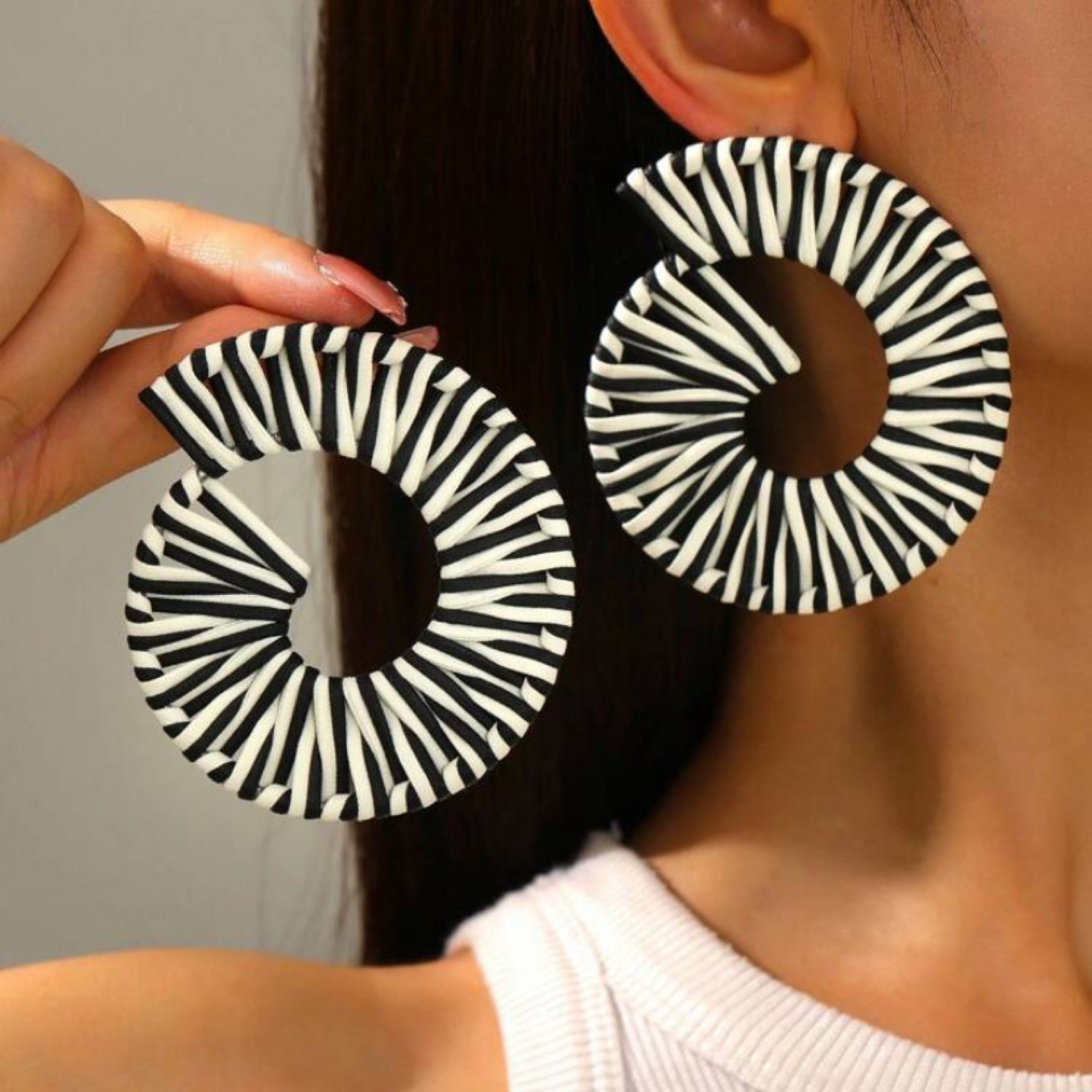Black & white Snail style