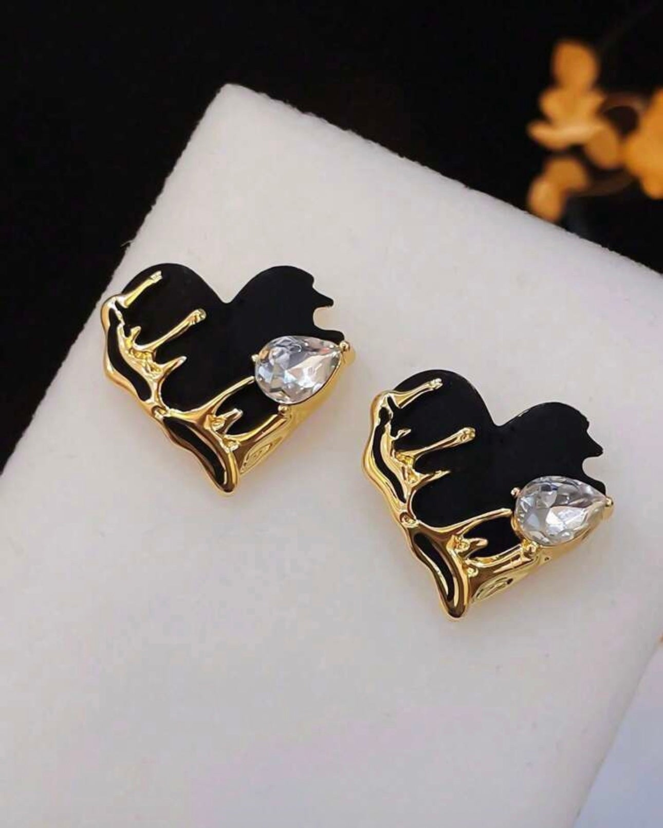 Heart potion earrings ￼