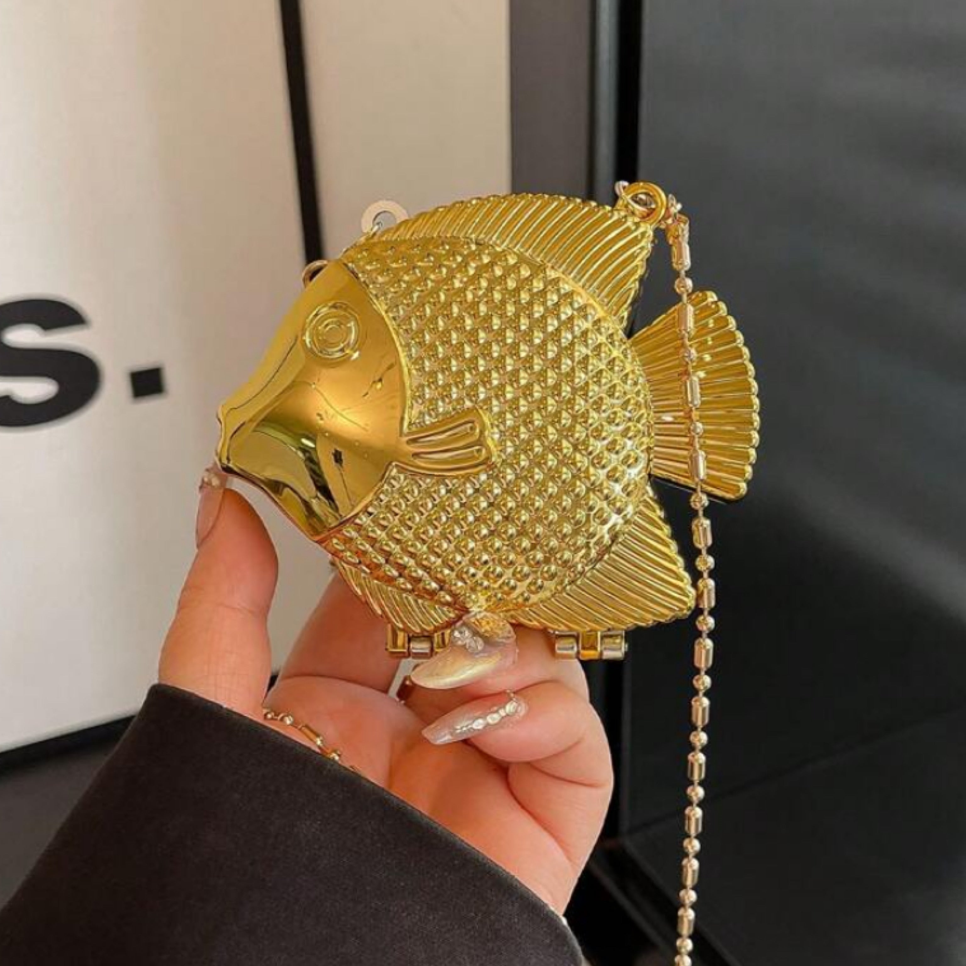 Gold fish clutch